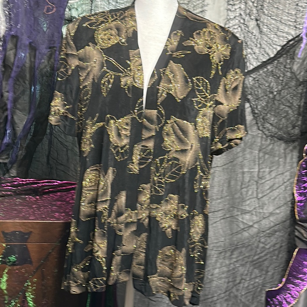 R & M Richards Short Sleeve Gold and Black Jacket